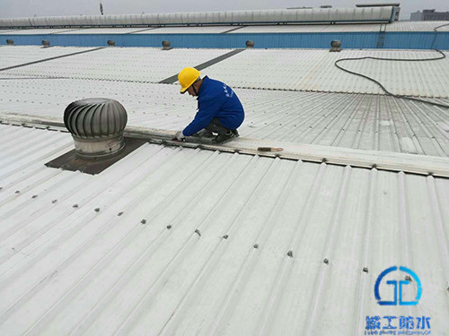 彩鋼瓦上的除銹防腐工程